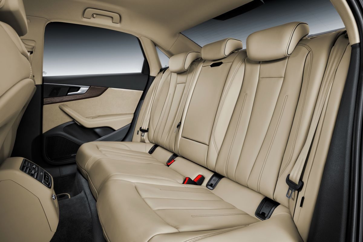 Audi A4 Avant · Red — image 5