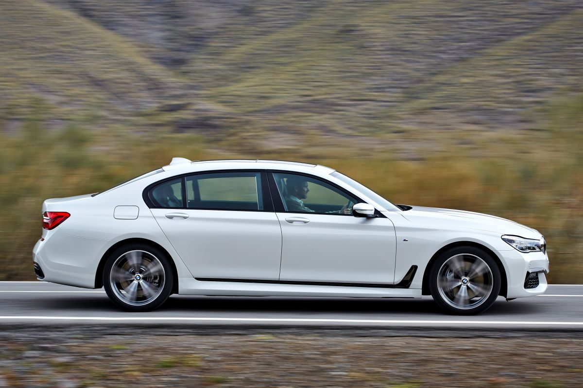 BMW 7 Serisi · Beyaz — görsel 3