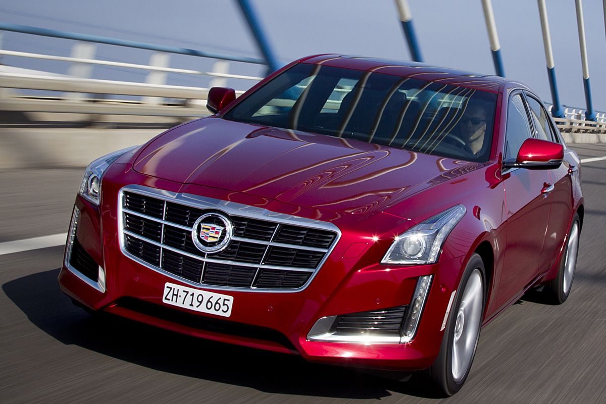 Cadillac CTS · أحمر — الصورة 2