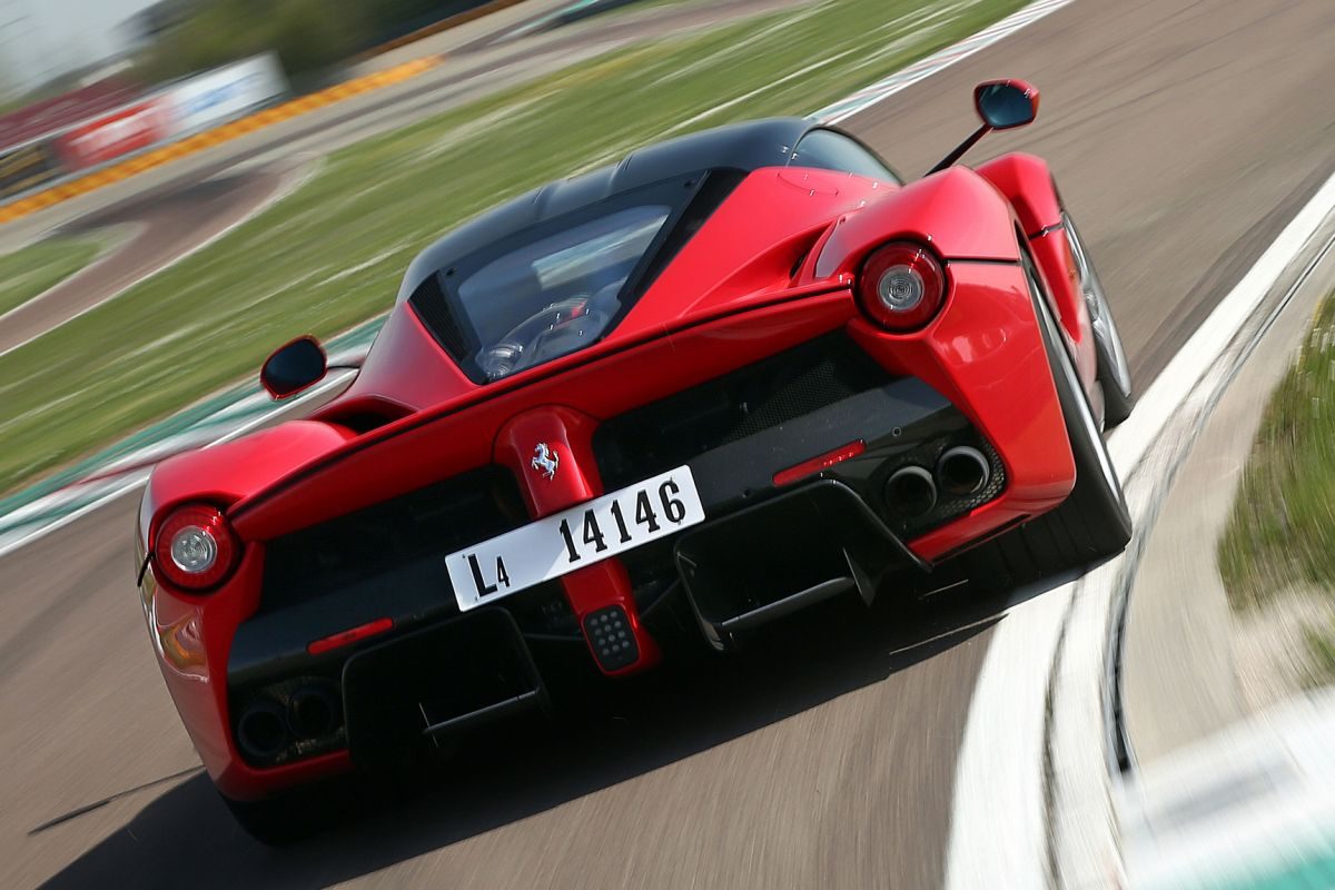 Ferrari LaFerrari · Kırmızı — görsel 3