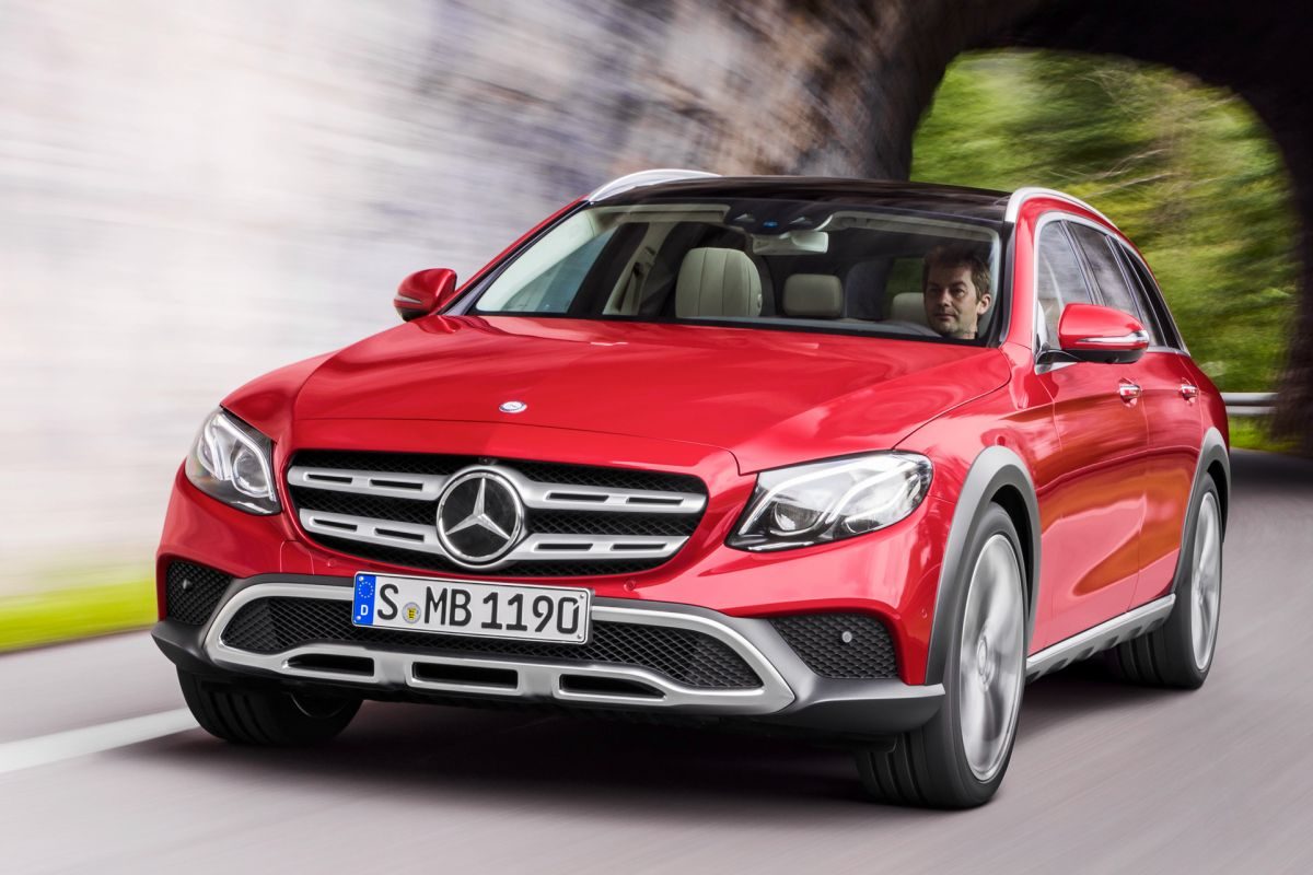 Mercedes-Benz E-Class All-Terrain · Red — image 2