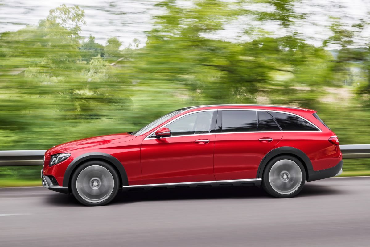 Mercedes-Benz E-Class All-Terrain · Red — image 4
