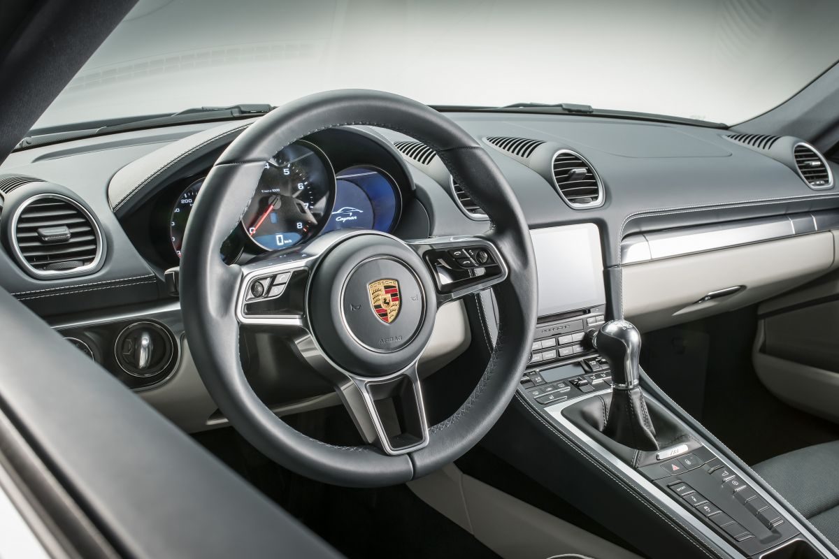 Porsche 718 Cayman · رمادي — الصورة 5