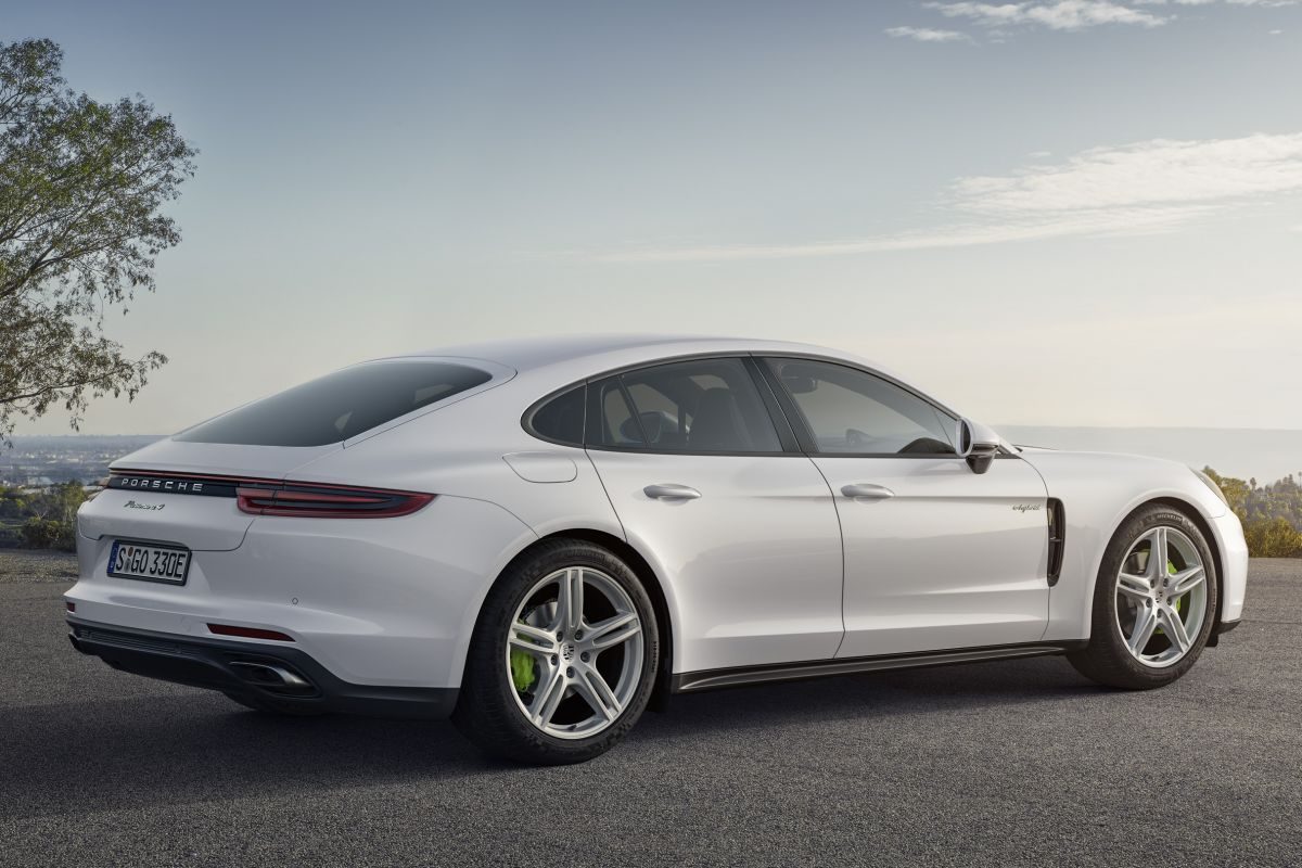 Porsche Panamera · Beyaz — görsel 2